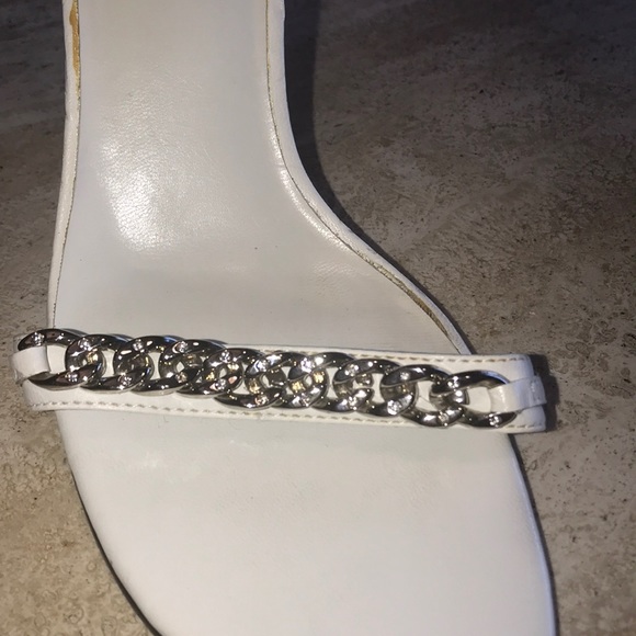 Diva White w/Silver Chain Accent Sandel - Picture 2 of 6